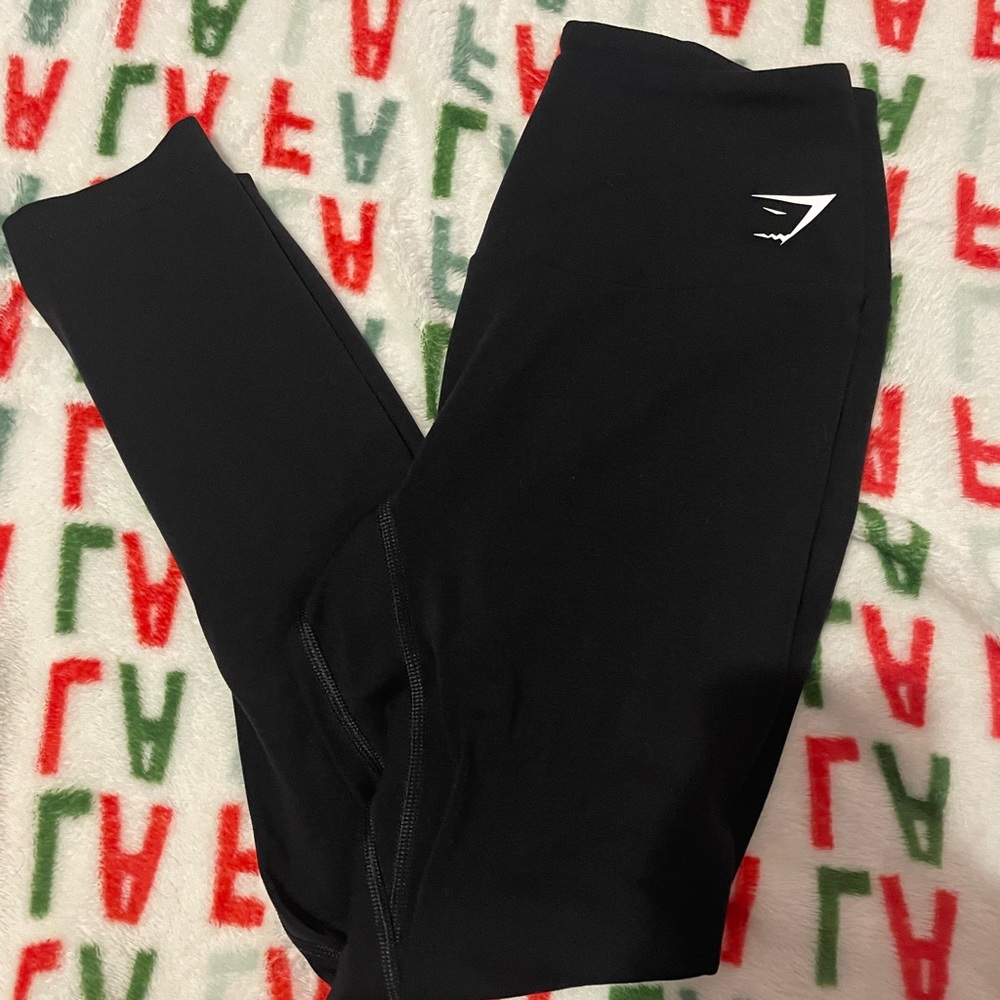 Gym shark leggings